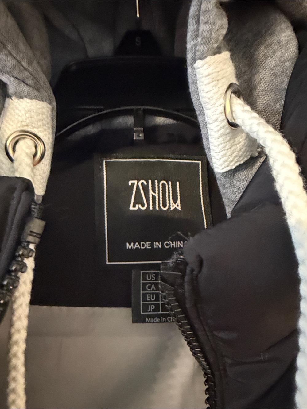 ZSHOW Black Quilted Puffer Vest with Grey Hood size S brand new length 25” - Picture 2 of 10